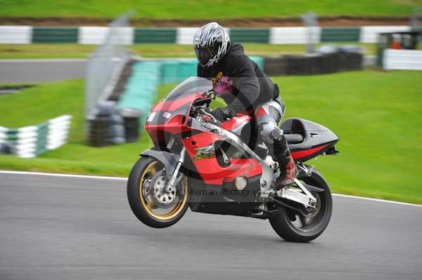Motorcycle action photographs;cadwell;cadwell park photographs;event digital images;eventdigitalimages;motor racing louth lincolnshire;no limits trackday;peter wileman photography;trackday;trackday digital images;trackday photos