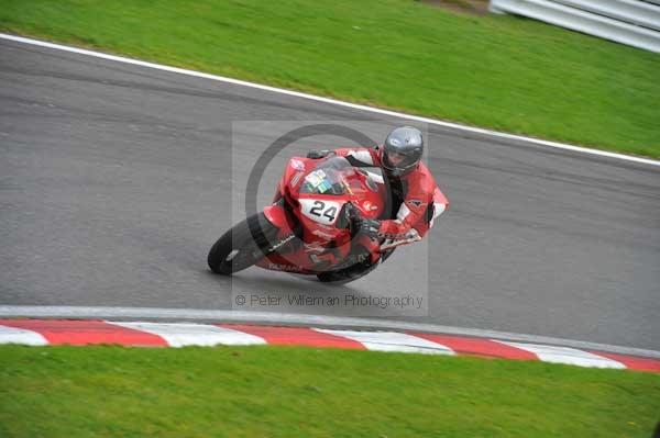 Motorcycle action photographs;cadwell;cadwell park photographs;event digital images;eventdigitalimages;motor racing louth lincolnshire;no limits trackday;peter wileman photography;trackday;trackday digital images;trackday photos