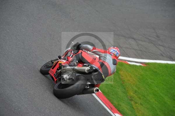Motorcycle action photographs;cadwell;cadwell park photographs;event digital images;eventdigitalimages;motor racing louth lincolnshire;no limits trackday;peter wileman photography;trackday;trackday digital images;trackday photos