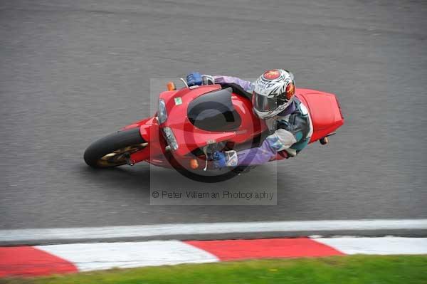 Motorcycle action photographs;cadwell;cadwell park photographs;event digital images;eventdigitalimages;motor racing louth lincolnshire;no limits trackday;peter wileman photography;trackday;trackday digital images;trackday photos