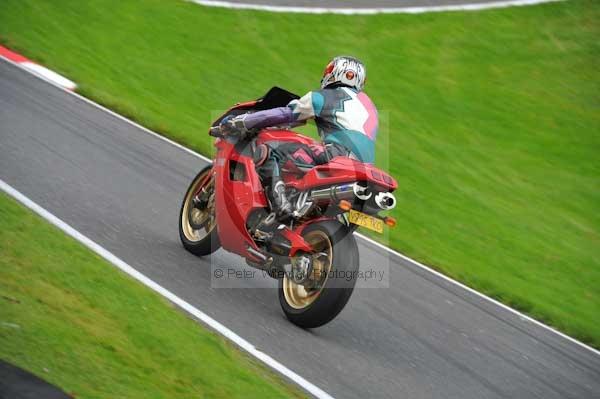 Motorcycle action photographs;cadwell;cadwell park photographs;event digital images;eventdigitalimages;motor racing louth lincolnshire;no limits trackday;peter wileman photography;trackday;trackday digital images;trackday photos