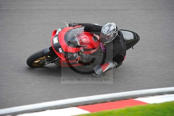 Motorcycle action photographs;cadwell;cadwell park photographs;event digital images;eventdigitalimages;motor racing louth lincolnshire;no limits trackday;peter wileman photography;trackday;trackday digital images;trackday photos