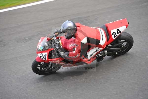 Motorcycle action photographs;cadwell;cadwell park photographs;event digital images;eventdigitalimages;motor racing louth lincolnshire;no limits trackday;peter wileman photography;trackday;trackday digital images;trackday photos