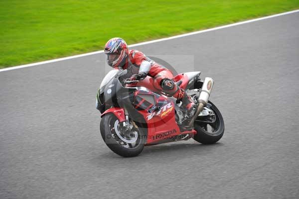 Motorcycle action photographs;cadwell;cadwell park photographs;event digital images;eventdigitalimages;motor racing louth lincolnshire;no limits trackday;peter wileman photography;trackday;trackday digital images;trackday photos
