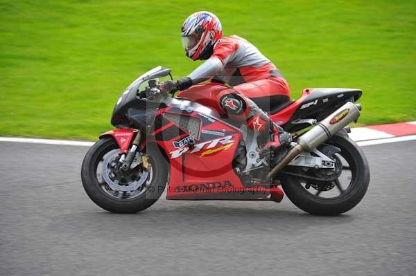 Motorcycle action photographs;cadwell;cadwell park photographs;event digital images;eventdigitalimages;motor racing louth lincolnshire;no limits trackday;peter wileman photography;trackday;trackday digital images;trackday photos