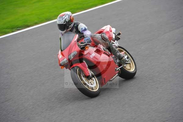 Motorcycle action photographs;cadwell;cadwell park photographs;event digital images;eventdigitalimages;motor racing louth lincolnshire;no limits trackday;peter wileman photography;trackday;trackday digital images;trackday photos