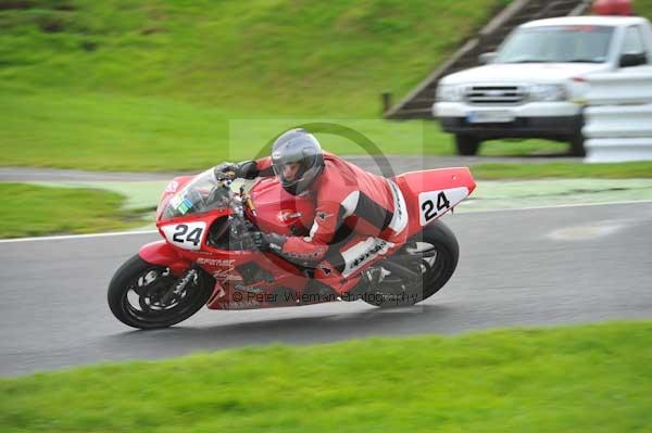 Motorcycle action photographs;cadwell;cadwell park photographs;event digital images;eventdigitalimages;motor racing louth lincolnshire;no limits trackday;peter wileman photography;trackday;trackday digital images;trackday photos