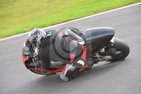 Motorcycle action photographs;cadwell;cadwell park photographs;event digital images;eventdigitalimages;motor racing louth lincolnshire;no limits trackday;peter wileman photography;trackday;trackday digital images;trackday photos