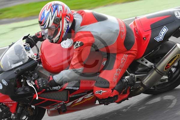 Motorcycle action photographs;cadwell;cadwell park photographs;event digital images;eventdigitalimages;motor racing louth lincolnshire;no limits trackday;peter wileman photography;trackday;trackday digital images;trackday photos