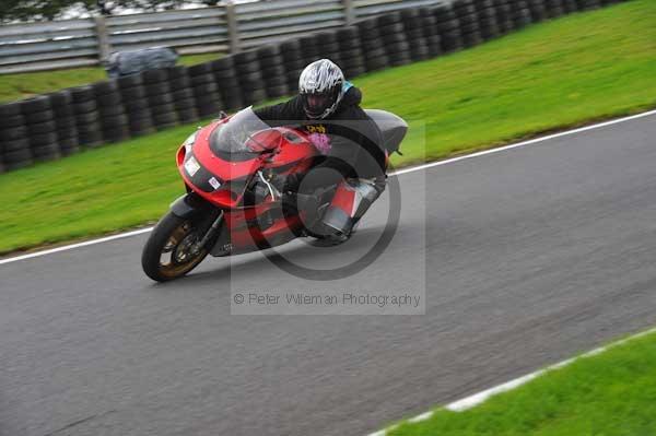 Motorcycle action photographs;cadwell;cadwell park photographs;event digital images;eventdigitalimages;motor racing louth lincolnshire;no limits trackday;peter wileman photography;trackday;trackday digital images;trackday photos