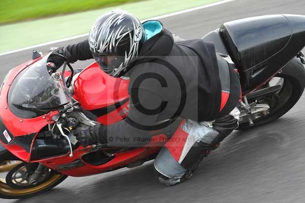 Motorcycle action photographs;cadwell;cadwell park photographs;event digital images;eventdigitalimages;motor racing louth lincolnshire;no limits trackday;peter wileman photography;trackday;trackday digital images;trackday photos