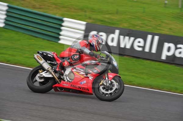 Motorcycle action photographs;cadwell;cadwell park photographs;event digital images;eventdigitalimages;motor racing louth lincolnshire;no limits trackday;peter wileman photography;trackday;trackday digital images;trackday photos