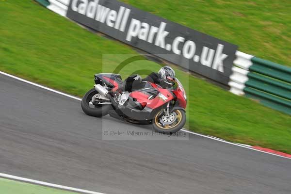 Motorcycle action photographs;cadwell;cadwell park photographs;event digital images;eventdigitalimages;motor racing louth lincolnshire;no limits trackday;peter wileman photography;trackday;trackday digital images;trackday photos