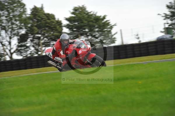 Motorcycle action photographs;cadwell;cadwell park photographs;event digital images;eventdigitalimages;motor racing louth lincolnshire;no limits trackday;peter wileman photography;trackday;trackday digital images;trackday photos