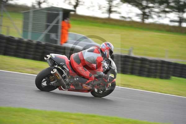 Motorcycle action photographs;cadwell;cadwell park photographs;event digital images;eventdigitalimages;motor racing louth lincolnshire;no limits trackday;peter wileman photography;trackday;trackday digital images;trackday photos