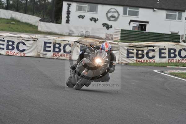 Mallory park Leicestershire;Mallory park photographs;Motorcycle action photographs;event digital images;eventdigitalimages;mallory park;no limits trackday;peter wileman photography;trackday;trackday digital images;trackday photos