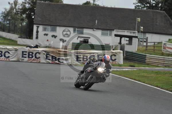 Mallory park Leicestershire;Mallory park photographs;Motorcycle action photographs;event digital images;eventdigitalimages;mallory park;no limits trackday;peter wileman photography;trackday;trackday digital images;trackday photos
