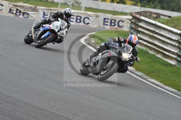 Mallory park Leicestershire;Mallory park photographs;Motorcycle action photographs;event digital images;eventdigitalimages;mallory park;no limits trackday;peter wileman photography;trackday;trackday digital images;trackday photos