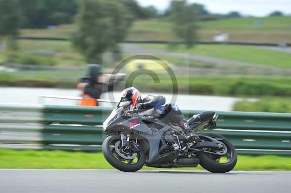 Mallory park Leicestershire;Mallory park photographs;Motorcycle action photographs;event digital images;eventdigitalimages;mallory park;no limits trackday;peter wileman photography;trackday;trackday digital images;trackday photos