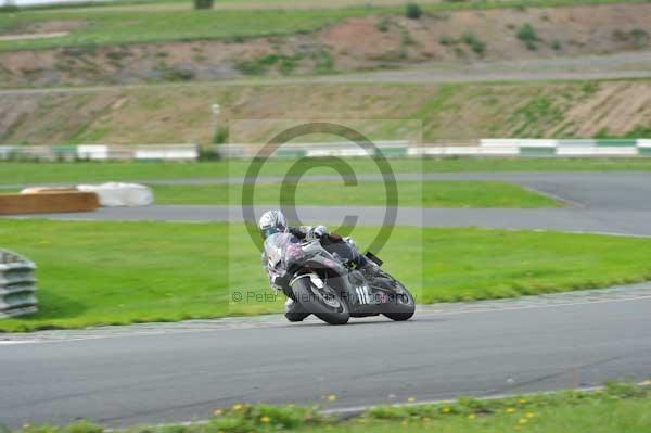 Mallory park Leicestershire;Mallory park photographs;Motorcycle action photographs;event digital images;eventdigitalimages;mallory park;no limits trackday;peter wileman photography;trackday;trackday digital images;trackday photos