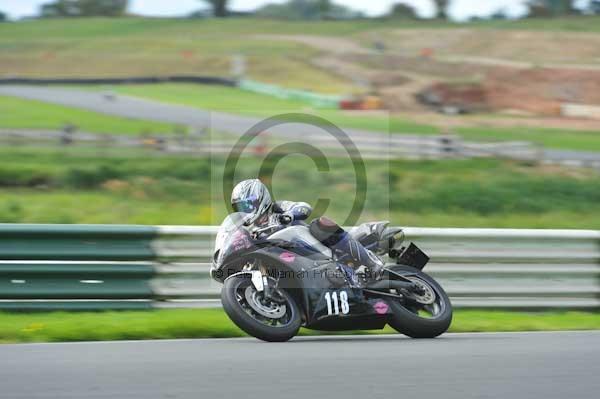 Mallory park Leicestershire;Mallory park photographs;Motorcycle action photographs;event digital images;eventdigitalimages;mallory park;no limits trackday;peter wileman photography;trackday;trackday digital images;trackday photos