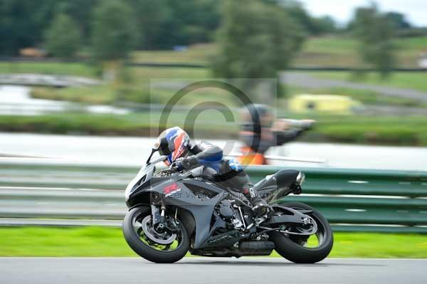 Mallory park Leicestershire;Mallory park photographs;Motorcycle action photographs;event digital images;eventdigitalimages;mallory park;no limits trackday;peter wileman photography;trackday;trackday digital images;trackday photos