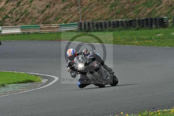 Mallory park Leicestershire;Mallory park photographs;Motorcycle action photographs;event digital images;eventdigitalimages;mallory park;no limits trackday;peter wileman photography;trackday;trackday digital images;trackday photos