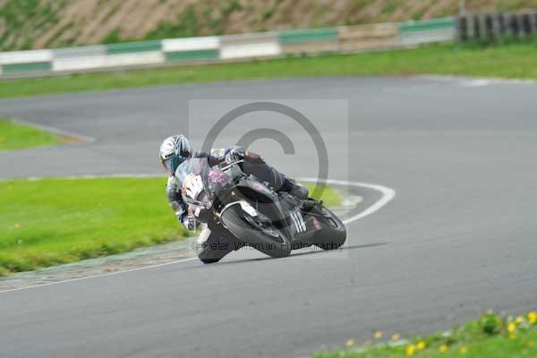 Mallory park Leicestershire;Mallory park photographs;Motorcycle action photographs;event digital images;eventdigitalimages;mallory park;no limits trackday;peter wileman photography;trackday;trackday digital images;trackday photos