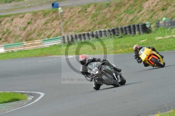 Mallory park Leicestershire;Mallory park photographs;Motorcycle action photographs;event digital images;eventdigitalimages;mallory park;no limits trackday;peter wileman photography;trackday;trackday digital images;trackday photos