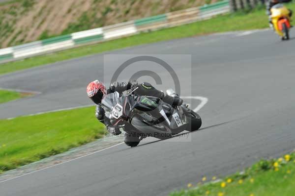 Mallory park Leicestershire;Mallory park photographs;Motorcycle action photographs;event digital images;eventdigitalimages;mallory park;no limits trackday;peter wileman photography;trackday;trackday digital images;trackday photos