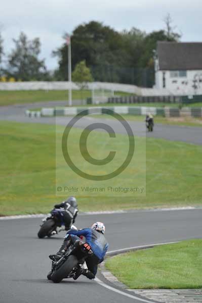 Mallory park Leicestershire;Mallory park photographs;Motorcycle action photographs;event digital images;eventdigitalimages;mallory park;no limits trackday;peter wileman photography;trackday;trackday digital images;trackday photos