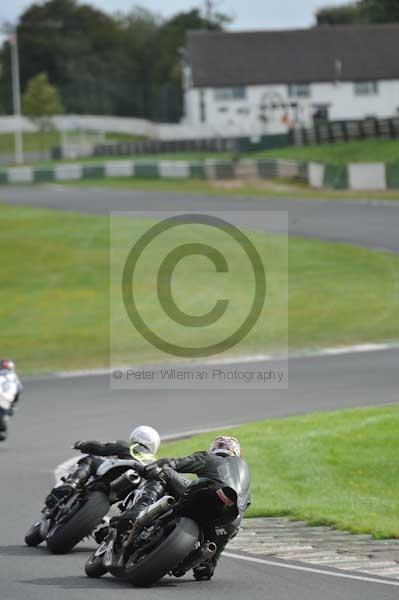 Mallory park Leicestershire;Mallory park photographs;Motorcycle action photographs;event digital images;eventdigitalimages;mallory park;no limits trackday;peter wileman photography;trackday;trackday digital images;trackday photos