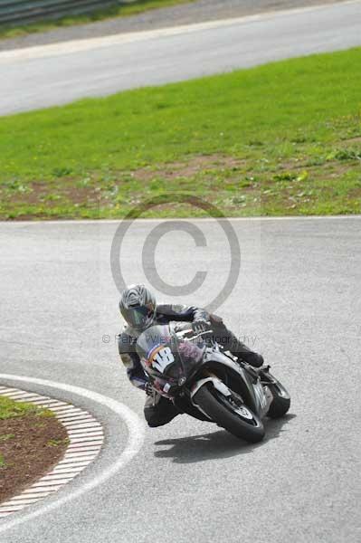 Mallory park Leicestershire;Mallory park photographs;Motorcycle action photographs;event digital images;eventdigitalimages;mallory park;no limits trackday;peter wileman photography;trackday;trackday digital images;trackday photos