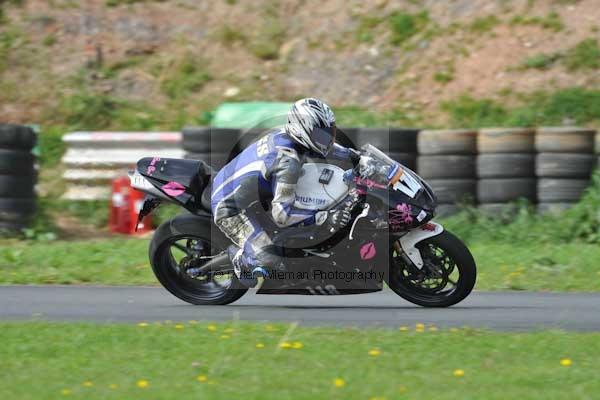 Mallory park Leicestershire;Mallory park photographs;Motorcycle action photographs;event digital images;eventdigitalimages;mallory park;no limits trackday;peter wileman photography;trackday;trackday digital images;trackday photos