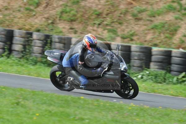 Mallory park Leicestershire;Mallory park photographs;Motorcycle action photographs;event digital images;eventdigitalimages;mallory park;no limits trackday;peter wileman photography;trackday;trackday digital images;trackday photos