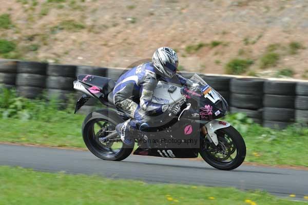 Mallory park Leicestershire;Mallory park photographs;Motorcycle action photographs;event digital images;eventdigitalimages;mallory park;no limits trackday;peter wileman photography;trackday;trackday digital images;trackday photos