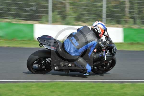 Mallory park Leicestershire;Mallory park photographs;Motorcycle action photographs;event digital images;eventdigitalimages;mallory park;no limits trackday;peter wileman photography;trackday;trackday digital images;trackday photos