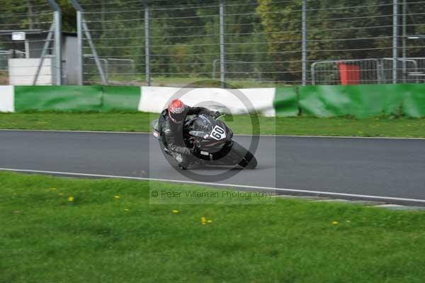 Mallory park Leicestershire;Mallory park photographs;Motorcycle action photographs;event digital images;eventdigitalimages;mallory park;no limits trackday;peter wileman photography;trackday;trackday digital images;trackday photos