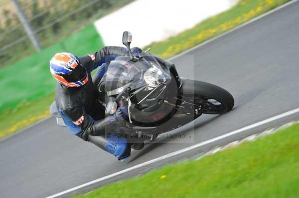 Mallory park Leicestershire;Mallory park photographs;Motorcycle action photographs;event digital images;eventdigitalimages;mallory park;no limits trackday;peter wileman photography;trackday;trackday digital images;trackday photos