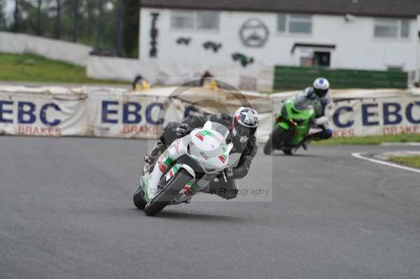 Mallory park Leicestershire;Mallory park photographs;Motorcycle action photographs;event digital images;eventdigitalimages;mallory park;no limits trackday;peter wileman photography;trackday;trackday digital images;trackday photos