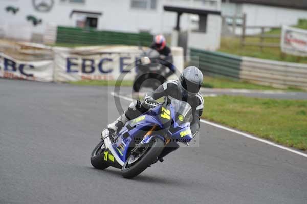 Mallory park Leicestershire;Mallory park photographs;Motorcycle action photographs;event digital images;eventdigitalimages;mallory park;no limits trackday;peter wileman photography;trackday;trackday digital images;trackday photos