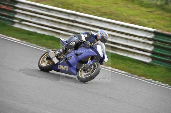 Mallory park Leicestershire;Mallory park photographs;Motorcycle action photographs;event digital images;eventdigitalimages;mallory park;no limits trackday;peter wileman photography;trackday;trackday digital images;trackday photos