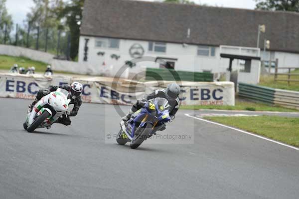 Mallory park Leicestershire;Mallory park photographs;Motorcycle action photographs;event digital images;eventdigitalimages;mallory park;no limits trackday;peter wileman photography;trackday;trackday digital images;trackday photos