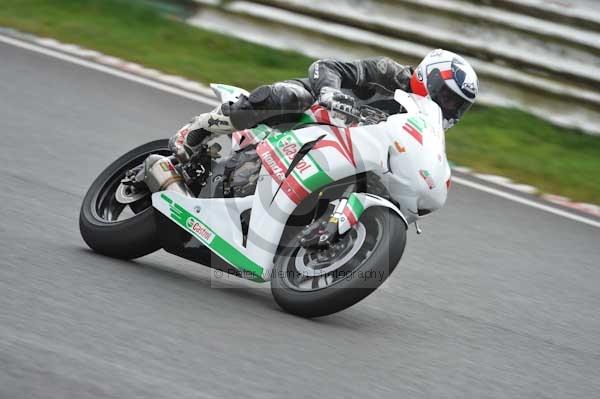 Mallory park Leicestershire;Mallory park photographs;Motorcycle action photographs;event digital images;eventdigitalimages;mallory park;no limits trackday;peter wileman photography;trackday;trackday digital images;trackday photos