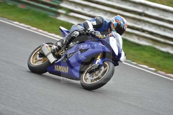 Mallory park Leicestershire;Mallory park photographs;Motorcycle action photographs;event digital images;eventdigitalimages;mallory park;no limits trackday;peter wileman photography;trackday;trackday digital images;trackday photos
