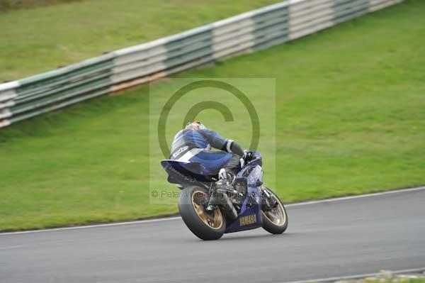 Mallory park Leicestershire;Mallory park photographs;Motorcycle action photographs;event digital images;eventdigitalimages;mallory park;no limits trackday;peter wileman photography;trackday;trackday digital images;trackday photos