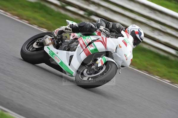 Mallory park Leicestershire;Mallory park photographs;Motorcycle action photographs;event digital images;eventdigitalimages;mallory park;no limits trackday;peter wileman photography;trackday;trackday digital images;trackday photos