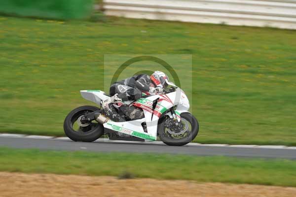 Mallory park Leicestershire;Mallory park photographs;Motorcycle action photographs;event digital images;eventdigitalimages;mallory park;no limits trackday;peter wileman photography;trackday;trackday digital images;trackday photos