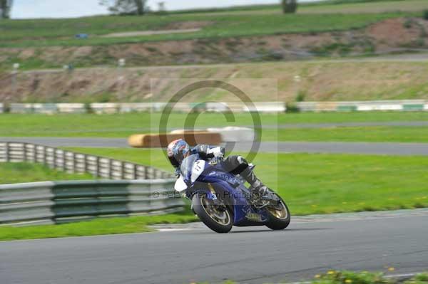 Mallory park Leicestershire;Mallory park photographs;Motorcycle action photographs;event digital images;eventdigitalimages;mallory park;no limits trackday;peter wileman photography;trackday;trackday digital images;trackday photos