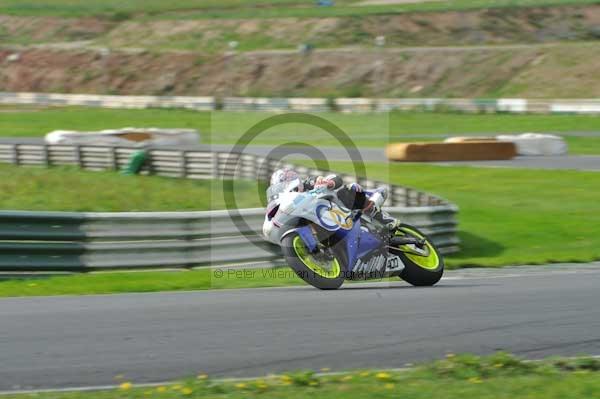 Mallory park Leicestershire;Mallory park photographs;Motorcycle action photographs;event digital images;eventdigitalimages;mallory park;no limits trackday;peter wileman photography;trackday;trackday digital images;trackday photos